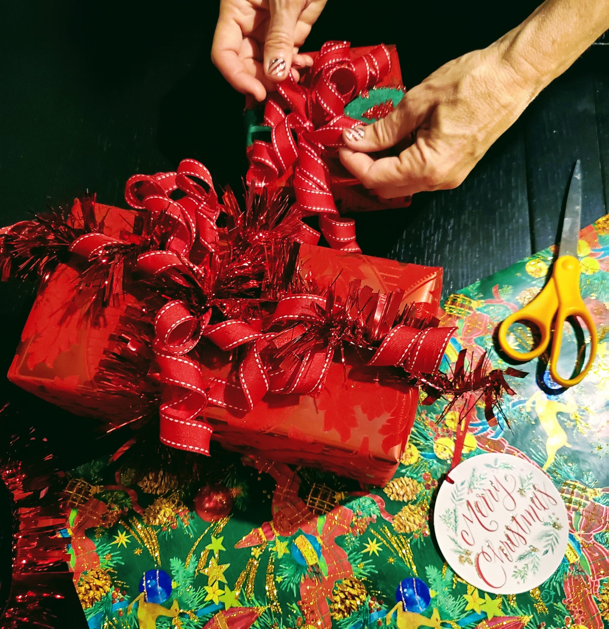 Sending You Aloha Flowers, Christmas Christmas Tree & Holiday Decorating