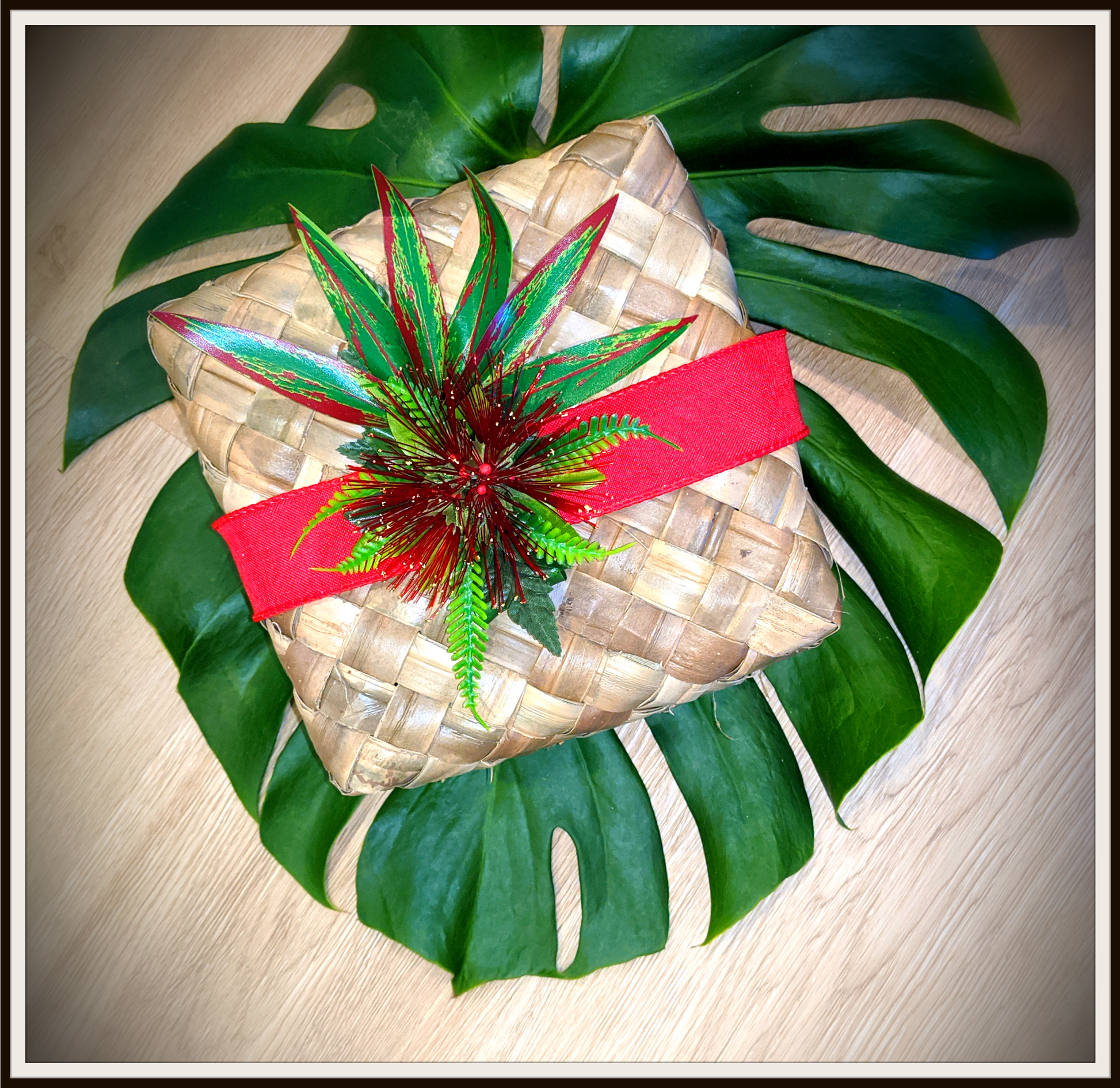 Sending You Aloha Flowers, Christmas Christmas Tree & Holiday Decorating